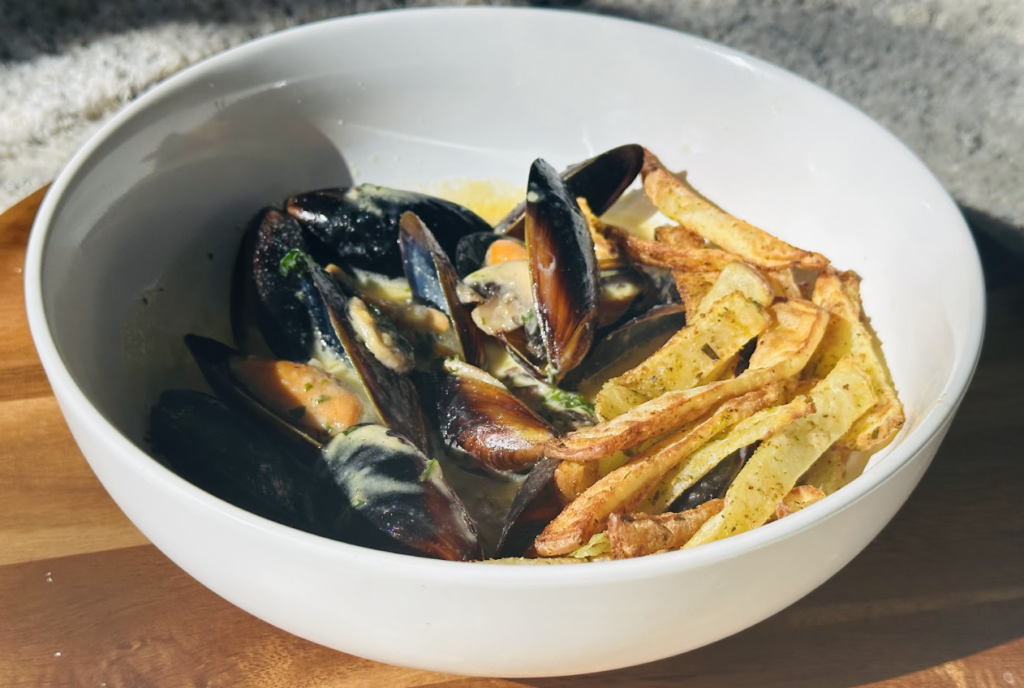 Mussels and fries image